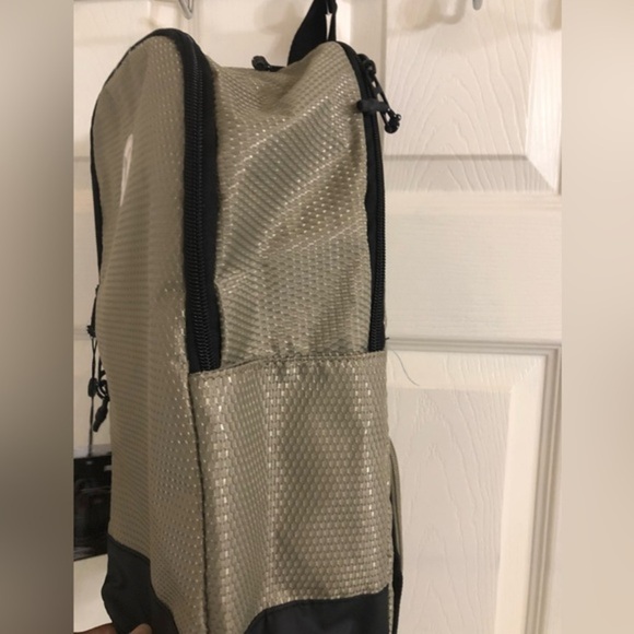 Puma waffle‎ textured olive green & black sling unisex backpack bag new - Picture 6 of 13
